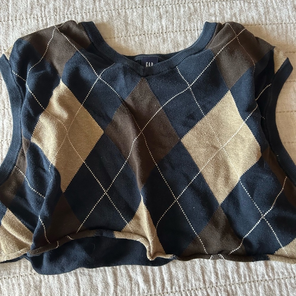 cropped sweater vest